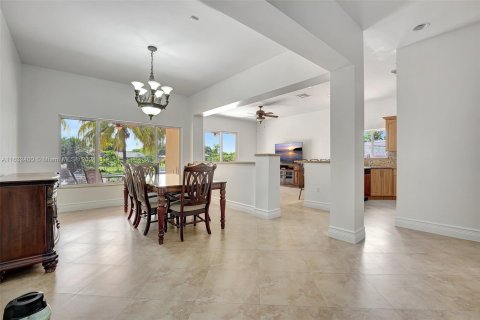 Villa ou maison à vendre à Hialeah, Floride: 4 chambres, 205.69 m2 № 1293134 - photo 10