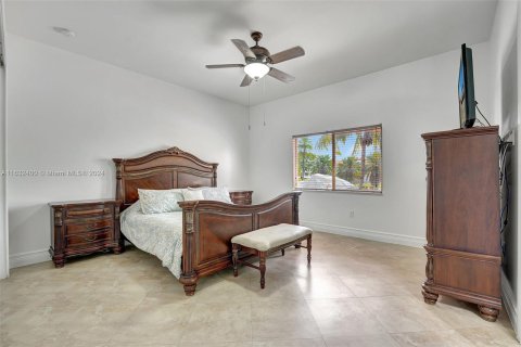 Casa en venta en Hialeah, Florida, 4 dormitorios, 205.69 m2 № 1293134 - foto 22