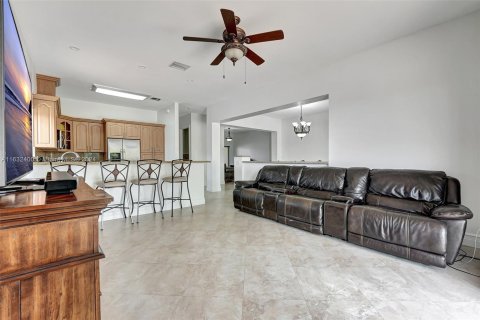 Villa ou maison à vendre à Hialeah, Floride: 4 chambres, 205.69 m2 № 1293134 - photo 20