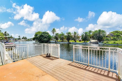 Villa ou maison à vendre à Hialeah, Floride: 4 chambres, 205.69 m2 № 1293134 - photo 3