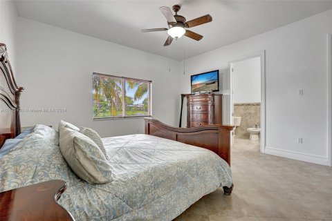 Villa ou maison à vendre à Hialeah, Floride: 4 chambres, 205.69 m2 № 1293134 - photo 24