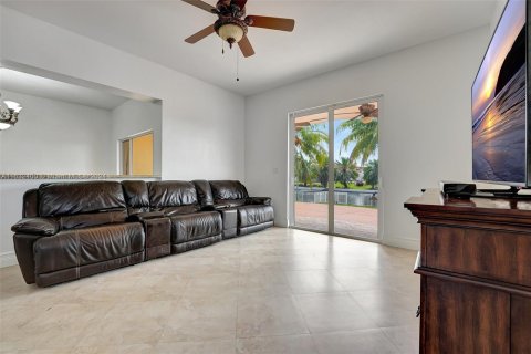 Villa ou maison à vendre à Hialeah, Floride: 4 chambres, 205.69 m2 № 1293134 - photo 19