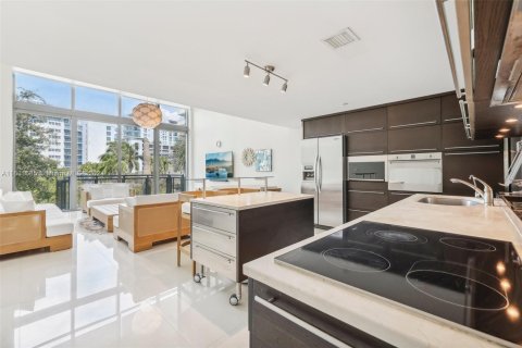 Condo in Miami Beach, Florida, 2 bedrooms  № 1293133 - photo 7