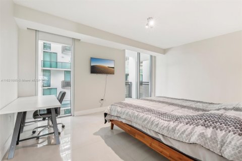 Condo in Miami Beach, Florida, 2 bedrooms  № 1293133 - photo 23