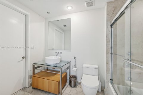 Condo in Miami Beach, Florida, 2 bedrooms  № 1293133 - photo 17