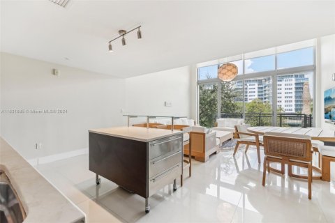 Copropriété à vendre à Miami Beach, Floride: 2 chambres, 157.93 m2 № 1293133 - photo 8