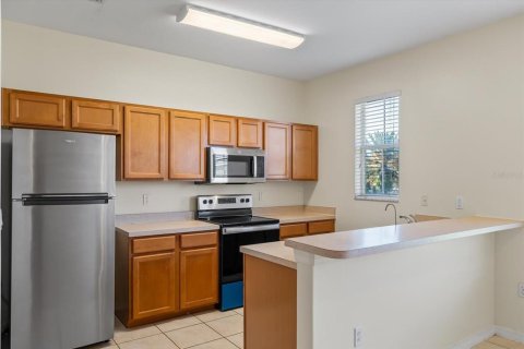 Townhouse in Brandon, Florida 3 bedrooms, 178.09 sq.m. № 1165105 - photo 8