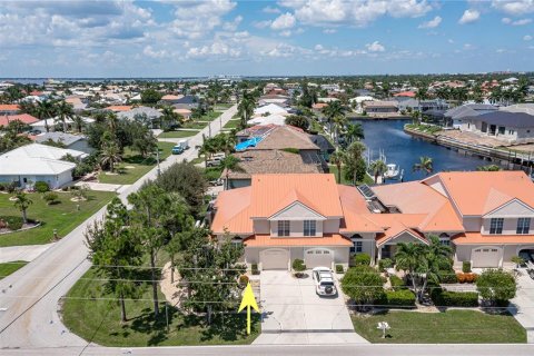 Villa ou maison à vendre à Punta Gorda, Floride: 2 chambres, 174.38 m2 № 1326695 - photo 2