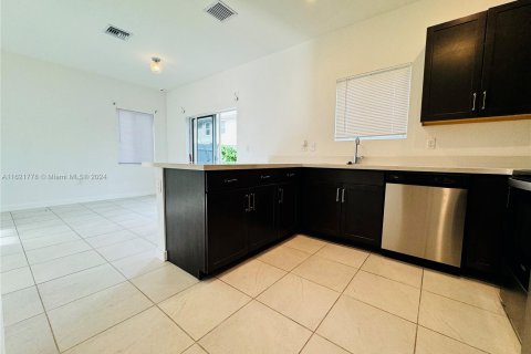 Townhouse in Homestead, Florida 3 bedrooms, 132.66 sq.m. № 1268983 - photo 3