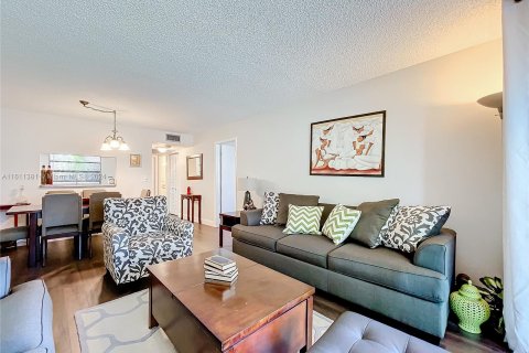 Condominio en venta en Pembroke Pines, Florida, 1 dormitorio, 71.81 m2 № 1233304 - foto 3