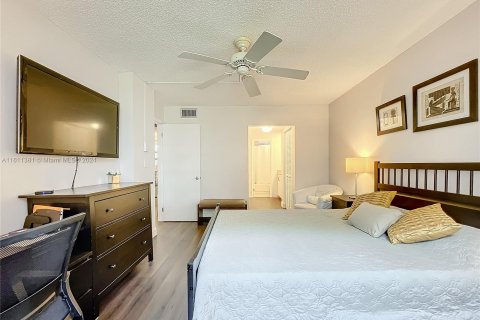 Condominio en venta en Pembroke Pines, Florida, 1 dormitorio, 71.81 m2 № 1233304 - foto 12