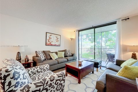 Condominio en venta en Pembroke Pines, Florida, 1 dormitorio, 71.81 m2 № 1233304 - foto 4