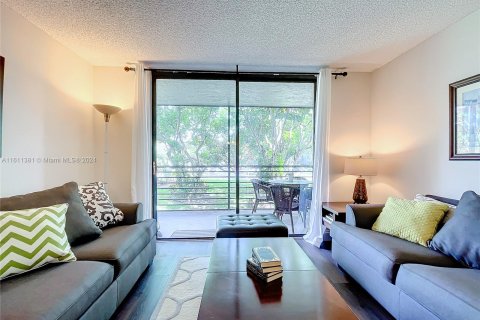Condominio en venta en Pembroke Pines, Florida, 1 dormitorio, 71.81 m2 № 1233304 - foto 2