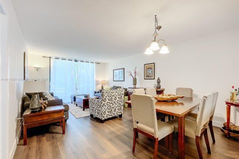 Condominio en venta en Pembroke Pines, Florida, 1 dormitorio, 71.81 m2 № 1233304 - foto 6