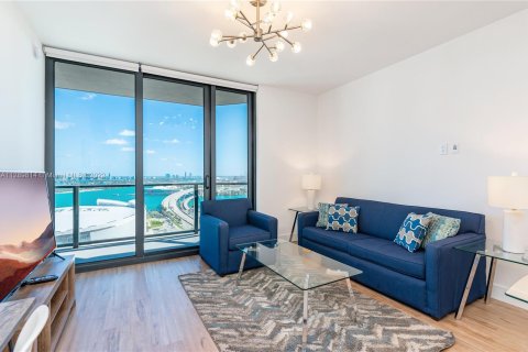 Apartamento en alquiler en Miami, Florida, 2 dormitorios, 111.48 m2 № 135039 - foto 3