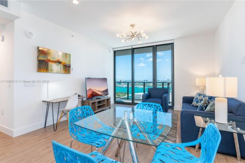 Apartamento en alquiler en Miami, Florida, 2 dormitorios, 111.48 m2 № 135039 - foto 2