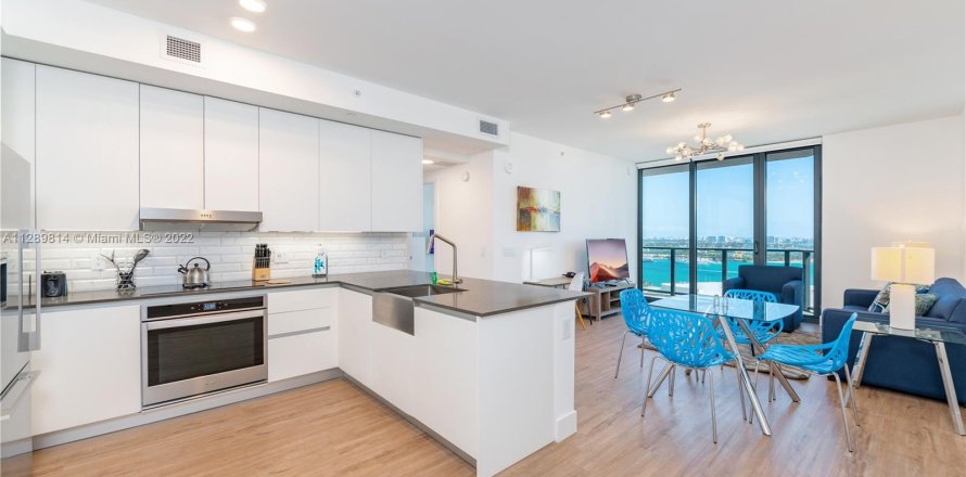 Apartamento en Miami, Florida 2 dormitorios, 111.48 m2 № 135039