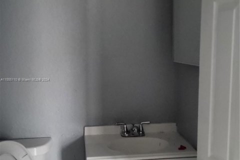 Townhouse in Lauderhill, Florida 3 bedrooms, 100.33 sq.m. № 1077672 - photo 12
