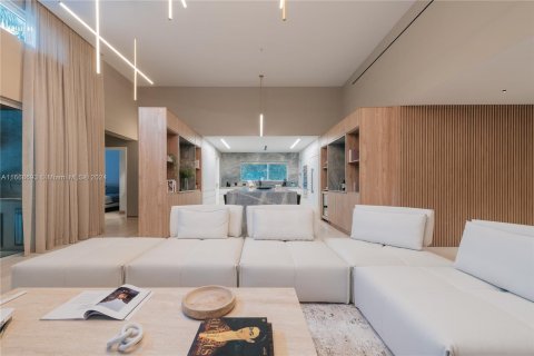 Casa en venta en Miami, Florida, 4 dormitorios № 1410669 - foto 4