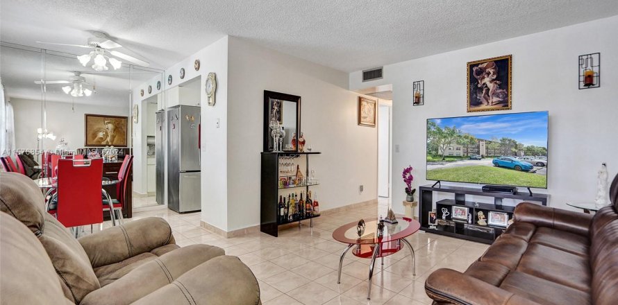 Condominio en Pembroke Pines, Florida, 2 dormitorios  № 1145768