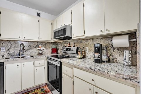 Copropriété à vendre à Pembroke Pines, Floride: 2 chambres, 88.54 m2 № 1145768 - photo 5