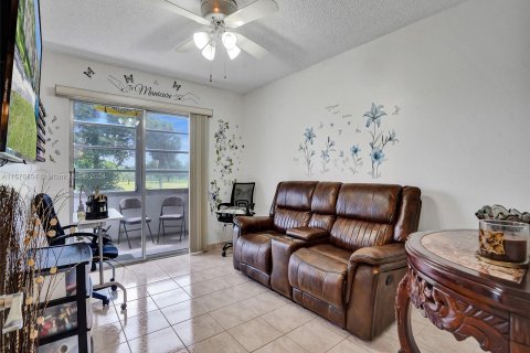 Copropriété à vendre à Pembroke Pines, Floride: 2 chambres, 88.54 m2 № 1145768 - photo 16