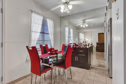 Copropriété à vendre à Pembroke Pines, Floride: 2 chambres, 88.54 m2 № 1145768 - photo 7