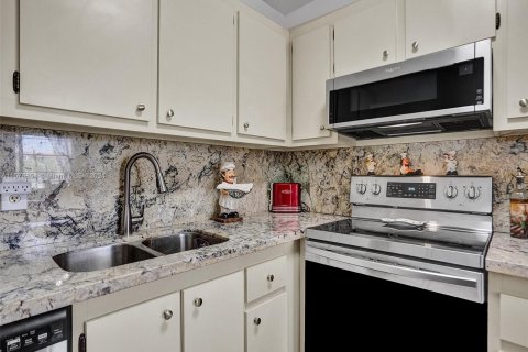 Condo in Pembroke Pines, Florida, 2 bedrooms  № 1145768 - photo 4