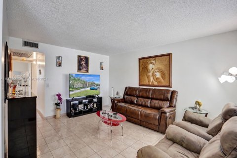 Copropriété à vendre à Pembroke Pines, Floride: 2 chambres, 88.54 m2 № 1145768 - photo 6