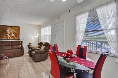 Copropriété à vendre à Pembroke Pines, Floride: 2 chambres, 88.54 m2 № 1145768 - photo 8