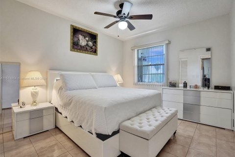 Copropriété à vendre à Pembroke Pines, Floride: 2 chambres, 88.54 m2 № 1145768 - photo 10