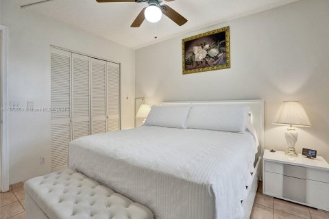 Copropriété à vendre à Pembroke Pines, Floride: 2 chambres, 88.54 m2 № 1145768 - photo 11