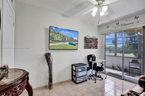 Copropriété à vendre à Pembroke Pines, Floride: 2 chambres, 88.54 m2 № 1145768 - photo 15