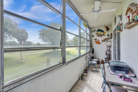 Copropriété à vendre à Pembroke Pines, Floride: 2 chambres, 88.54 m2 № 1145768 - photo 19