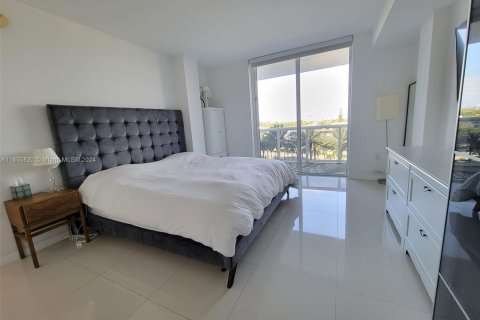 Condominio en alquiler en Bal Harbour, Florida, 1 dormitorio, 83.24 m2 № 1355202 - foto 4