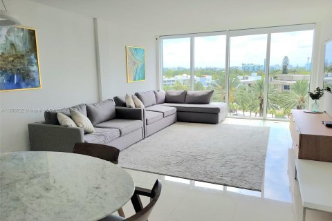 Condominio en alquiler en Bal Harbour, Florida, 1 dormitorio, 83.24 m2 № 1355202 - foto 1