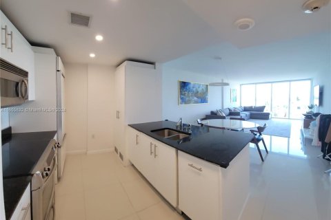 Condo in Bal Harbour, Florida, 1 bedroom  № 1355202 - photo 10