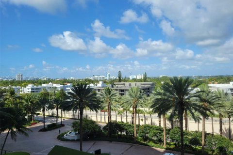 Condominio en alquiler en Bal Harbour, Florida, 1 dormitorio, 83.24 m2 № 1355202 - foto 13