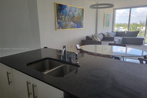 Condominio en alquiler en Bal Harbour, Florida, 1 dormitorio, 83.24 m2 № 1355202 - foto 7