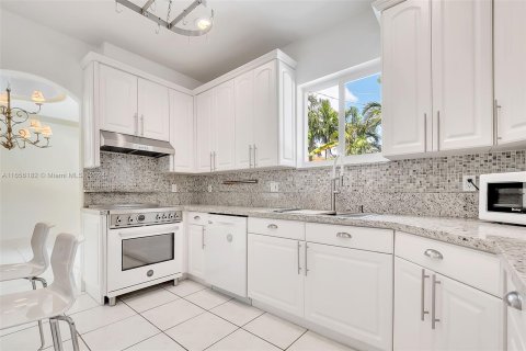 Villa ou maison à vendre à Coral Gables, Floride: 4 chambres, 252.32 m2 № 1355437 - photo 16