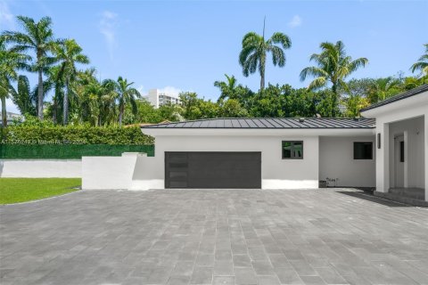 House in Miami Beach, Florida 4 bedrooms, 380.62 sq.m. № 1145555 - photo 20