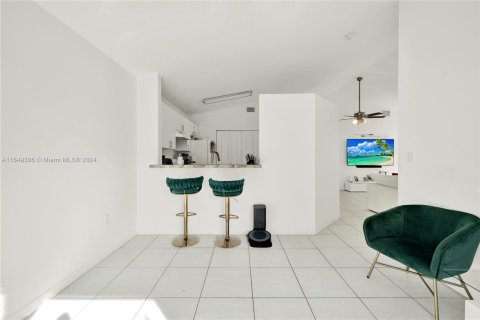 House in Miami, Florida 3 bedrooms, 114.83 sq.m. № 1332034 - photo 10