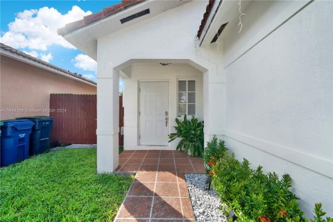 House in Miami, Florida 3 bedrooms, 114.83 sq.m. № 1332034 - photo 1