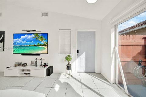 House in Miami, Florida 3 bedrooms, 114.83 sq.m. № 1332034 - photo 8