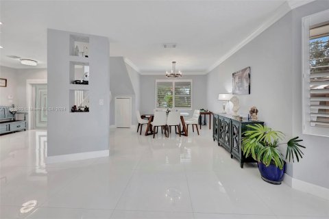 Villa ou maison à vendre à Miami, Floride: 5 chambres № 1332032 - photo 4