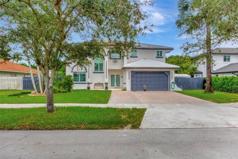 Villa ou maison à vendre à Miami, Floride: 5 chambres № 1332032 - photo 1