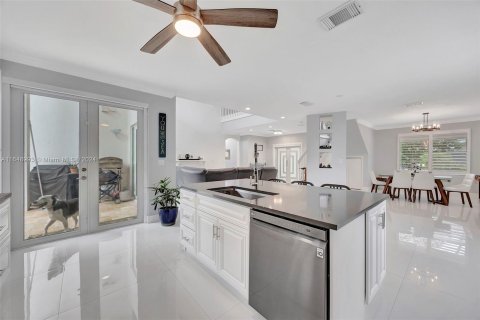 Casa en venta en Miami, Florida, 5 dormitorios № 1332032 - foto 10