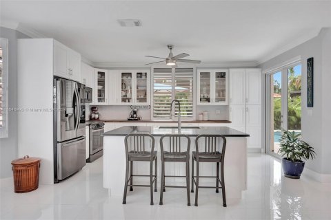 Casa en venta en Miami, Florida, 5 dormitorios № 1332032 - foto 13