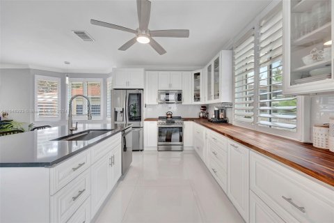 Villa ou maison à vendre à Miami, Floride: 5 chambres № 1332032 - photo 9