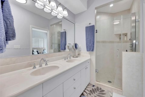 Casa en venta en Miami, Florida, 5 dormitorios № 1332032 - foto 29